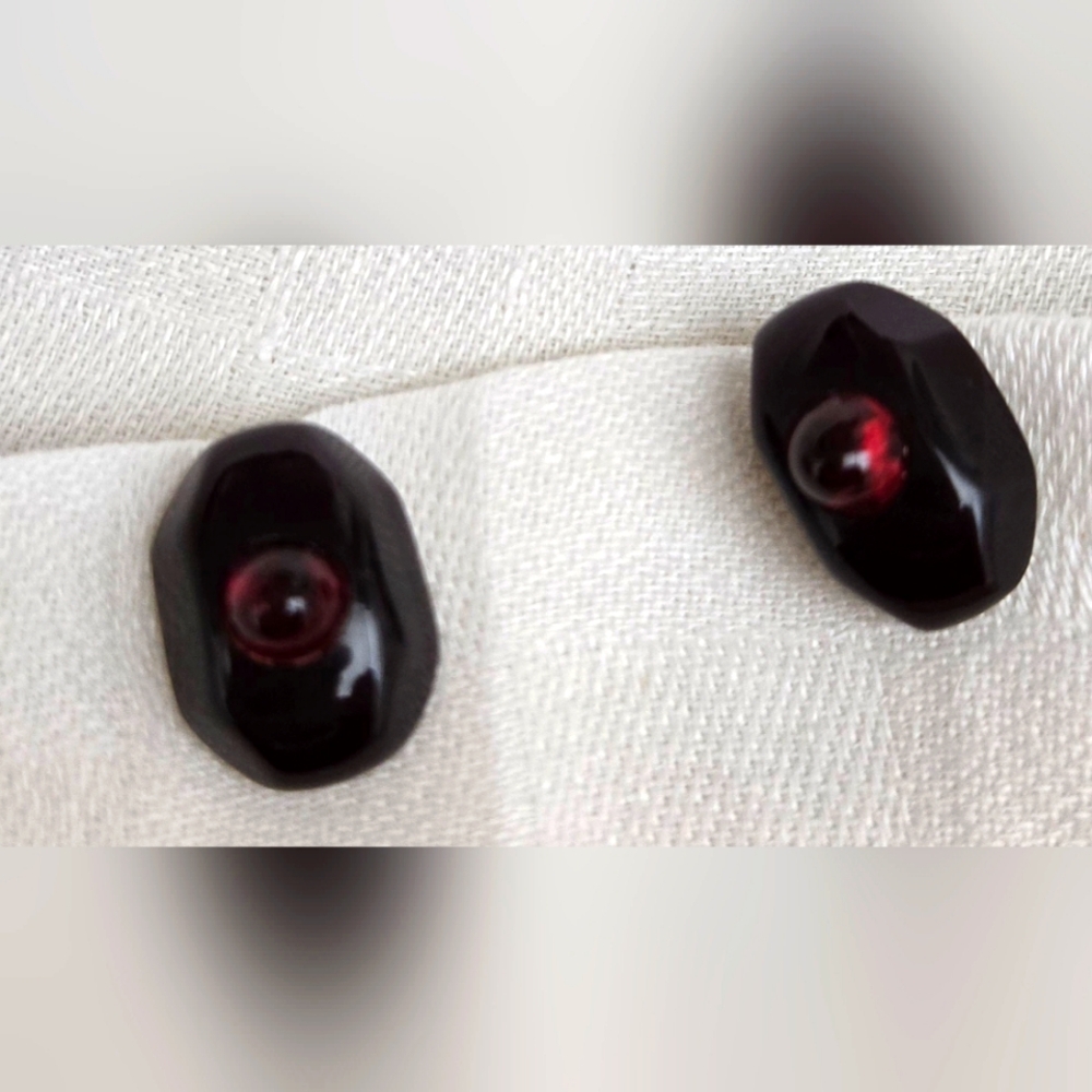 Vintage Red Lucite Screw-back Earrings - Picture 4 of 7
